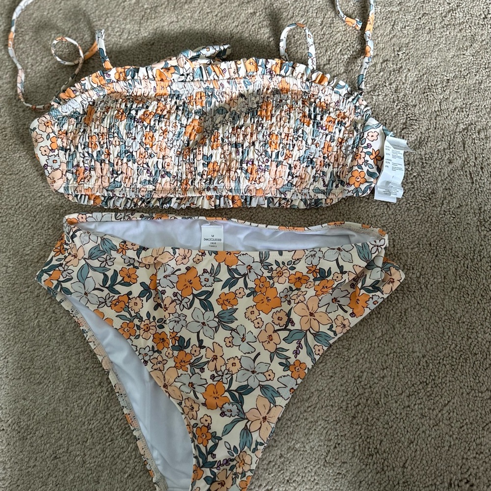 Cupshe Floral Bikini Set in Orange and Cream. New without tags